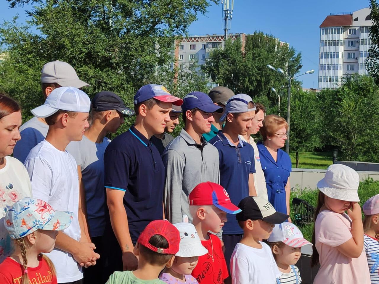 Традиционные европейские цельнокройные куклы-перчатки из ткани своими руками.